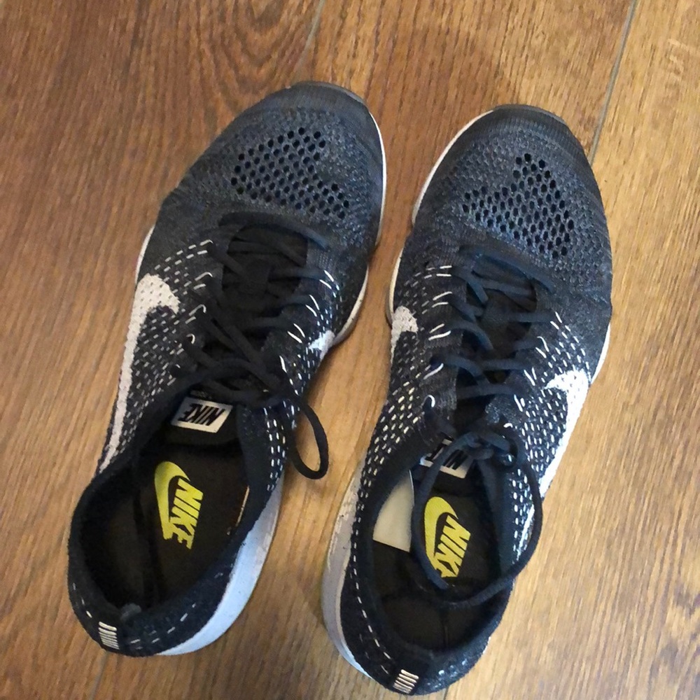 Womens Nike shoes 9